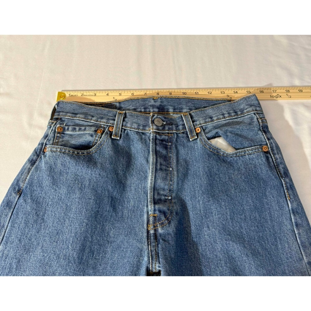 Levis Jeans 501 Mens 30x32 CUTOFF HEM Medium Stonewash Button Fly 00501-0193 - Picture 3 of 12